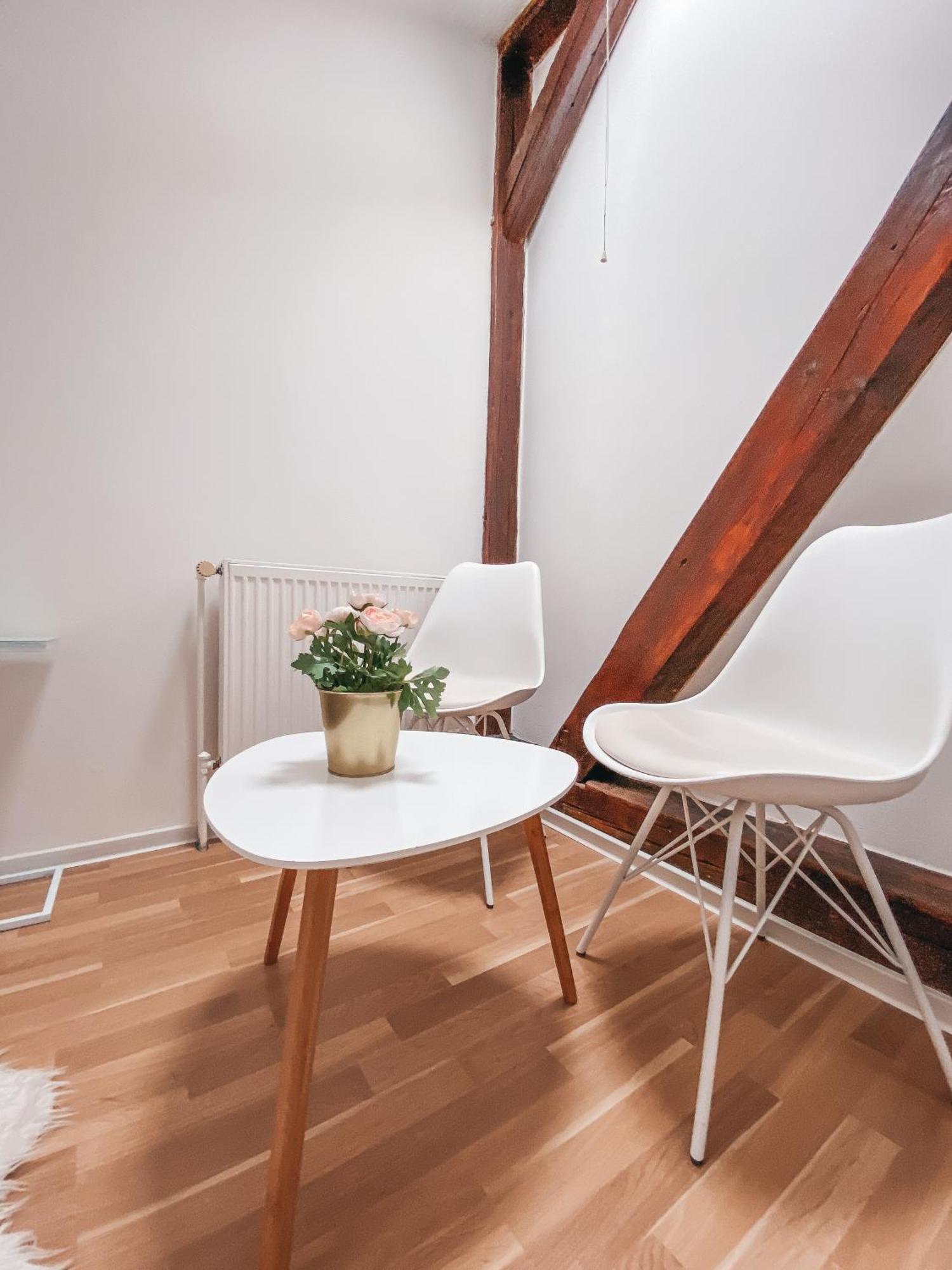 Blue Lotus Apartments Bratislava Bagian luar foto